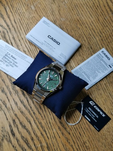 Casio edifice green - green, dial